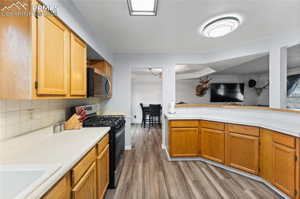 Image 7 of 30: Kitchen