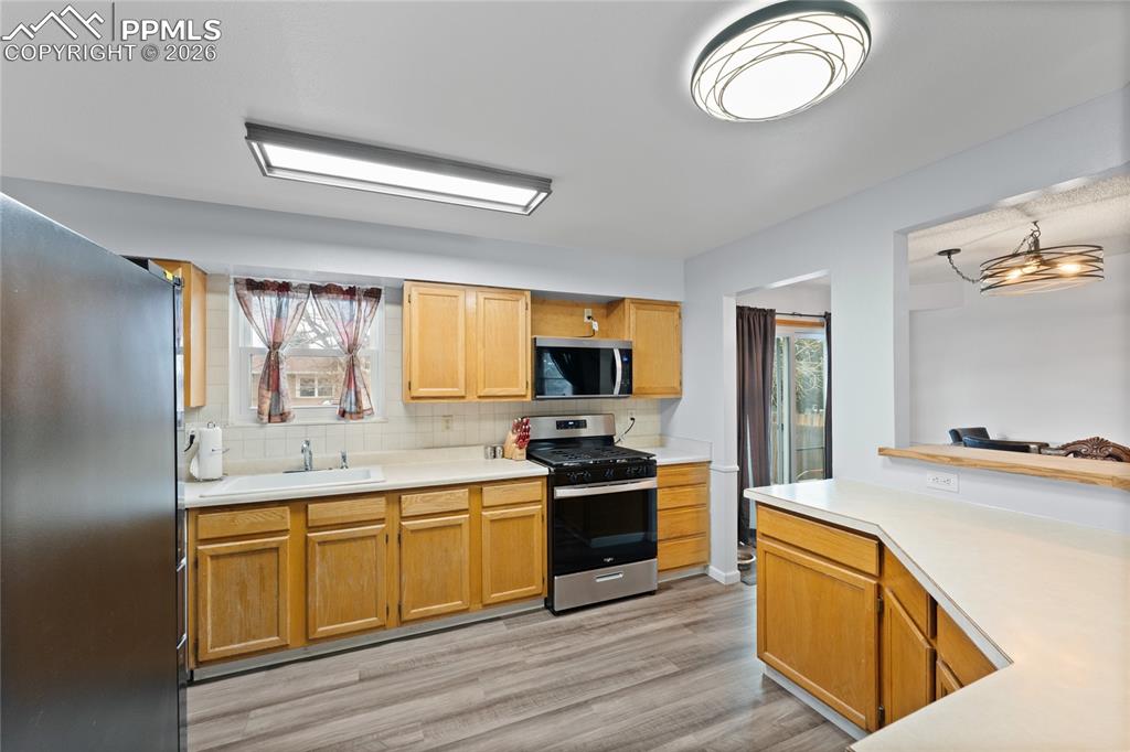 Image 8 of 30: Kitchen