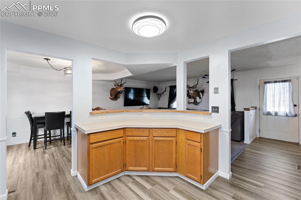 Image 9 of 30: Kitchen