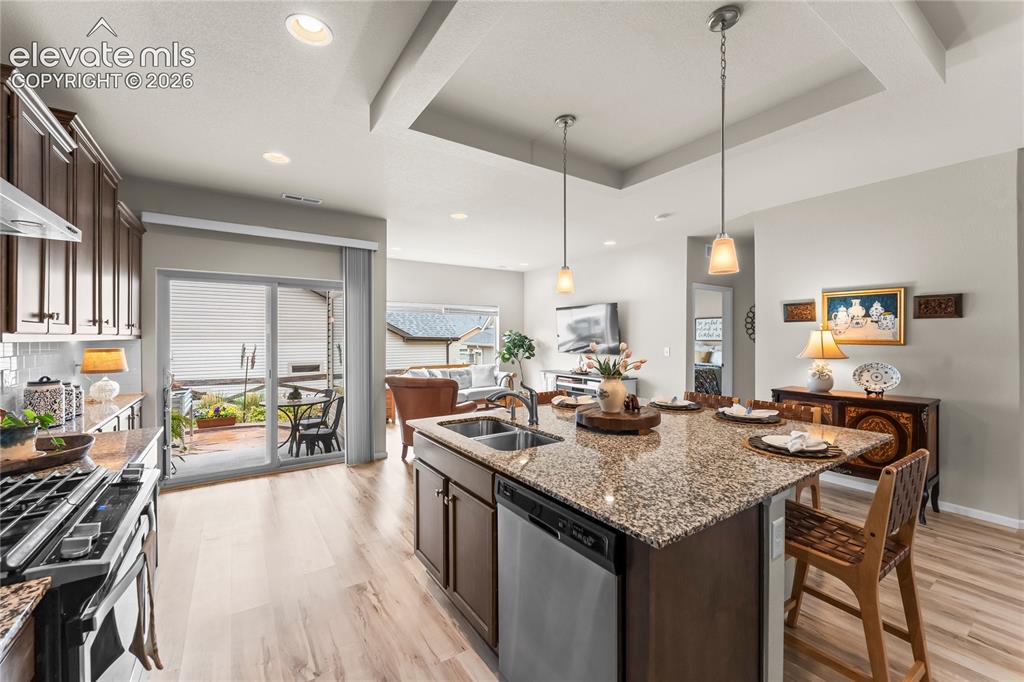 Image 15 of 36: Kitchen