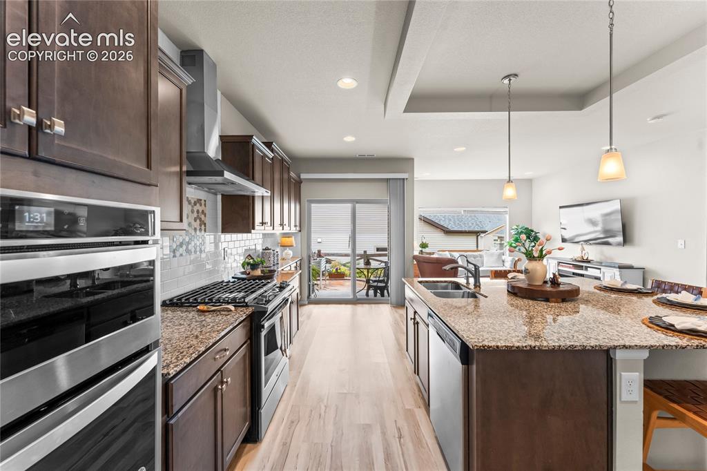 Image 16 of 36: Kitchen