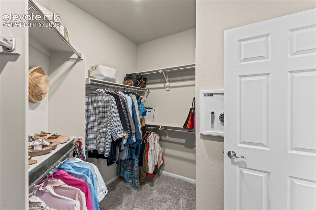 Image 31 of 36: Closet