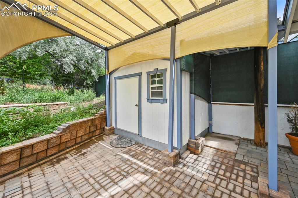 Image 19 of 25: Patio