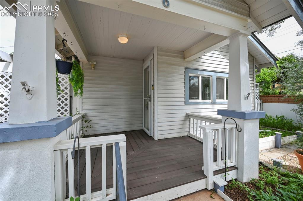 Image 4 of 25: Entry