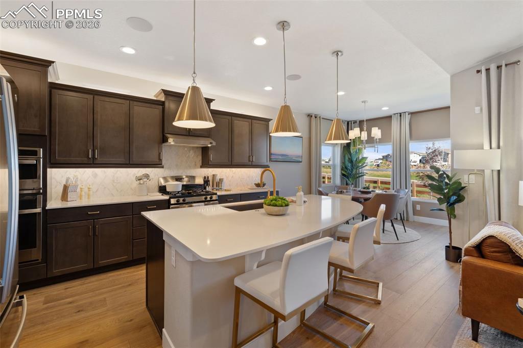 Image 10 of 50: Kitchen