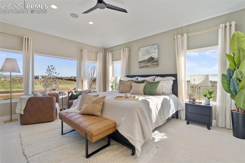 Image 23 of 50: Bedroom