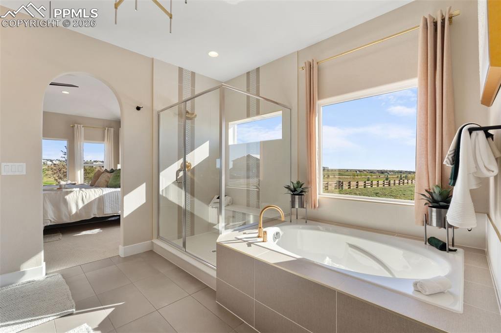 Image 29 of 50: Bathroom