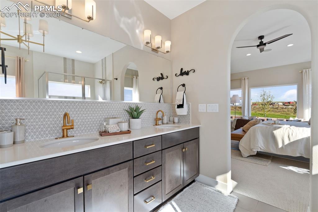 Image 30 of 50: Bathroom