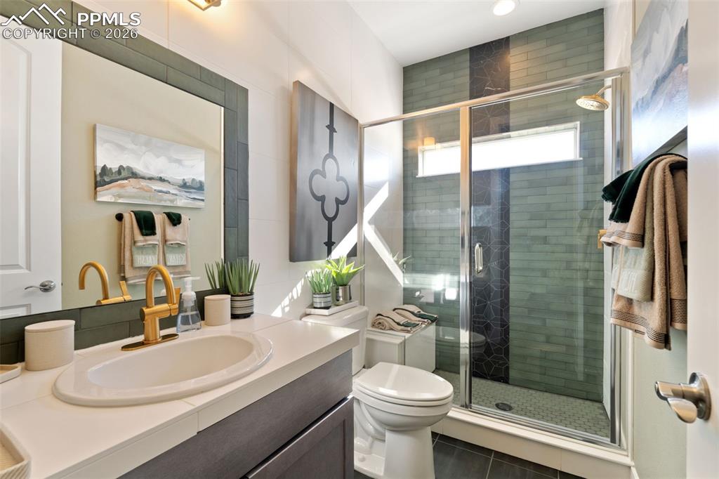 Image 33 of 50: Bathroom