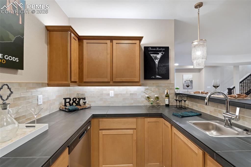 Image 37 of 50: Kitchen