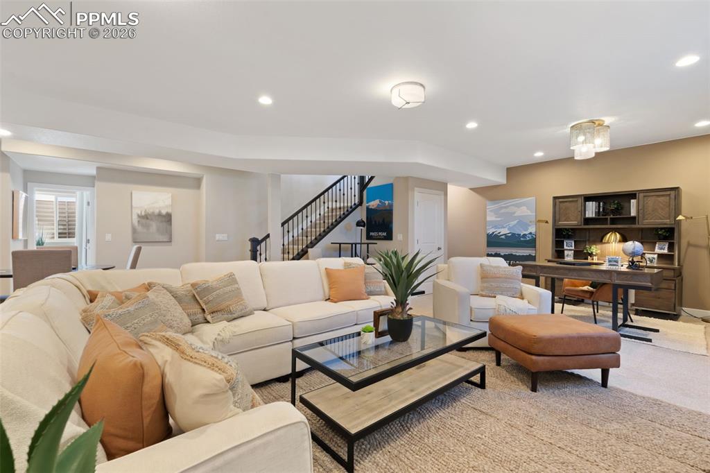 Image 39 of 50: Living Room