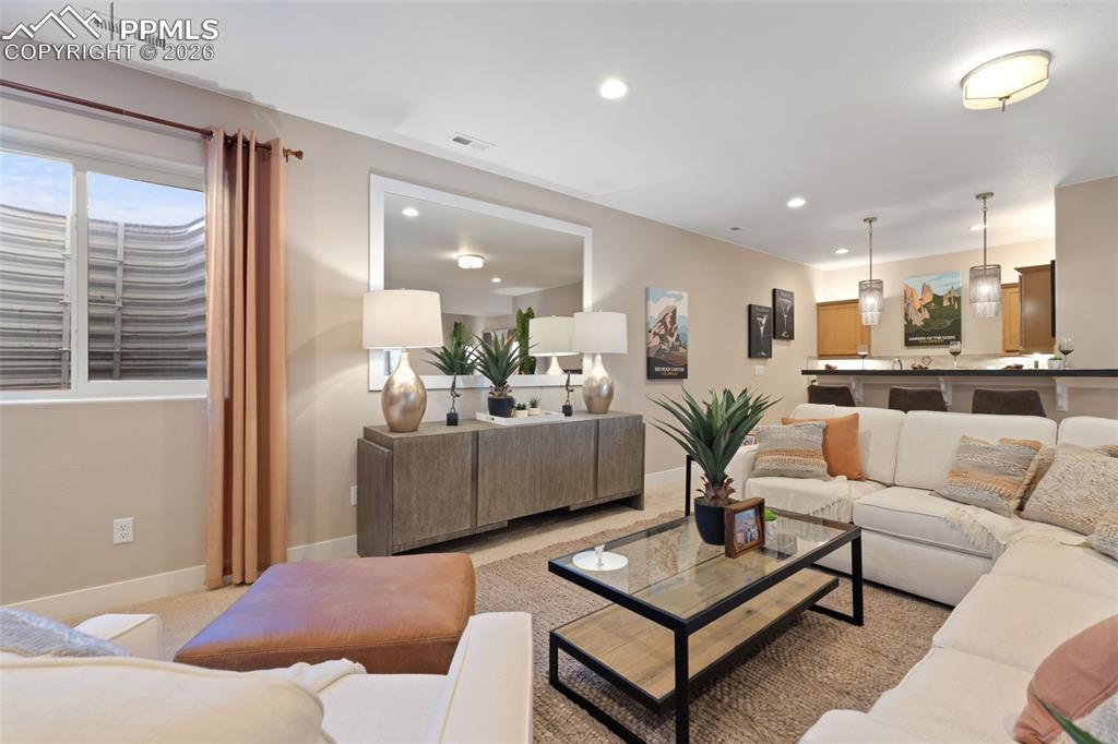 Image 42 of 50: Living Room