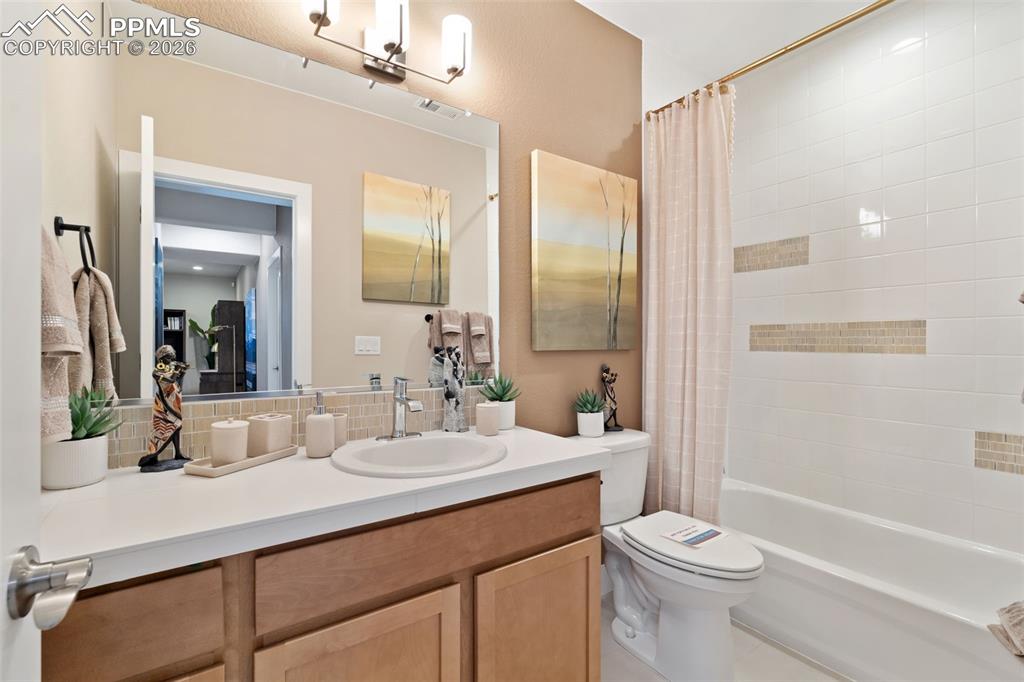 Image 47 of 50: Bathroom