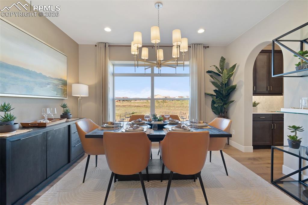 Image 5 of 50: Dining Area