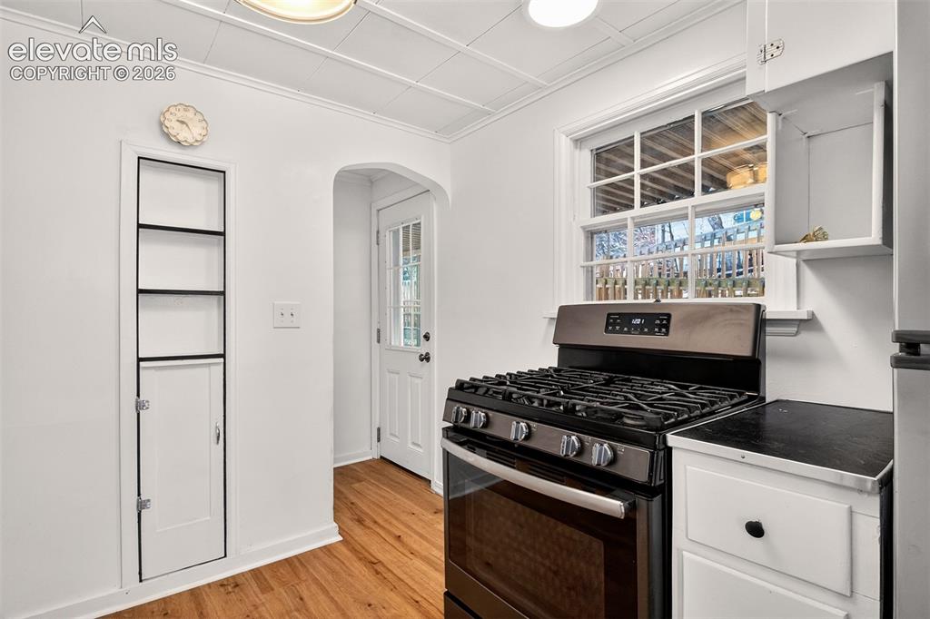 Image 12 of 41: Kitchen