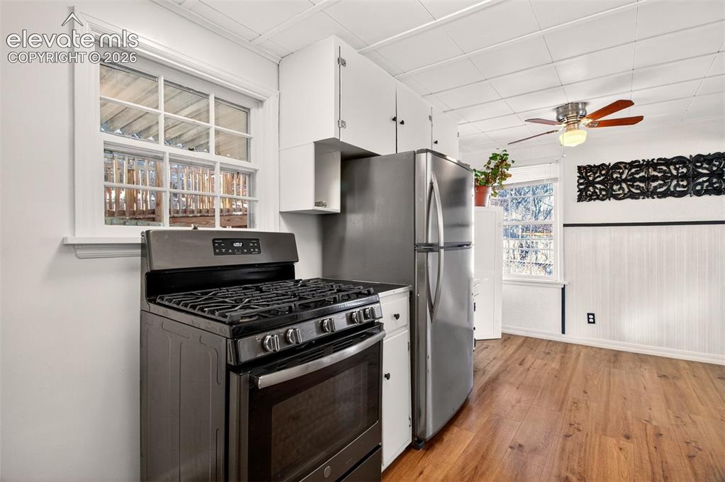 Image 13 of 41: Kitchen
