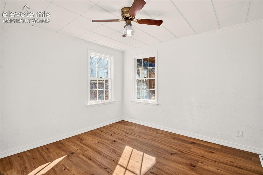 Image 15 of 41: Bedroom