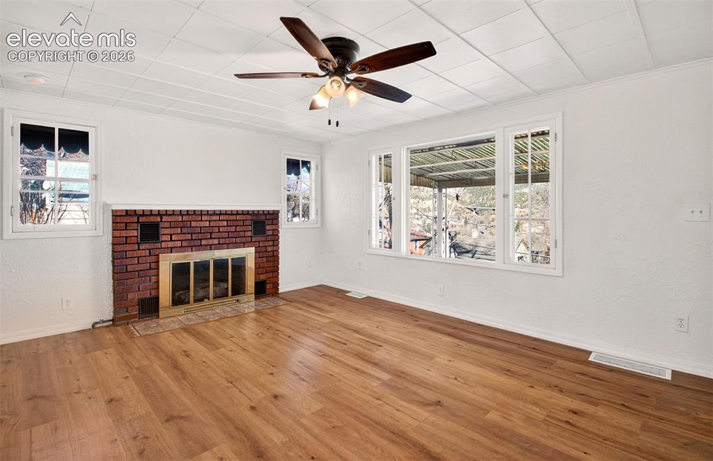 Image 5 of 41: Living Room