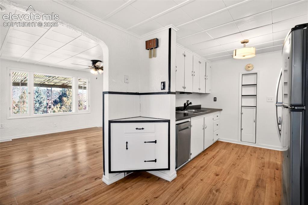 Image 9 of 41: Kitchen