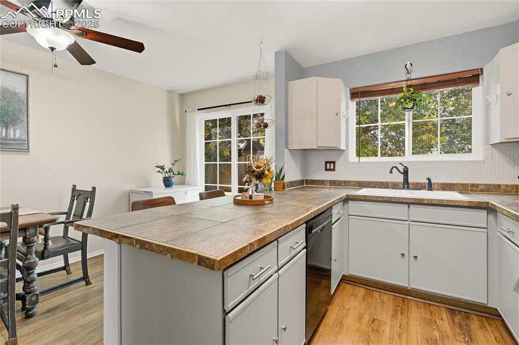 Image 13 of 41: Kitchen