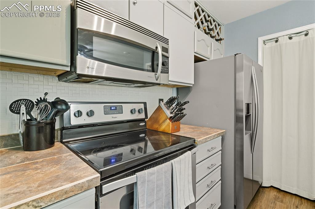 Image 15 of 41: Kitchen