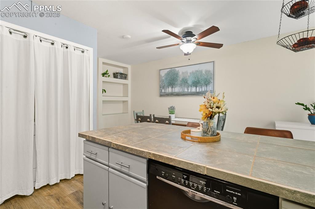 Image 16 of 41: Kitchen