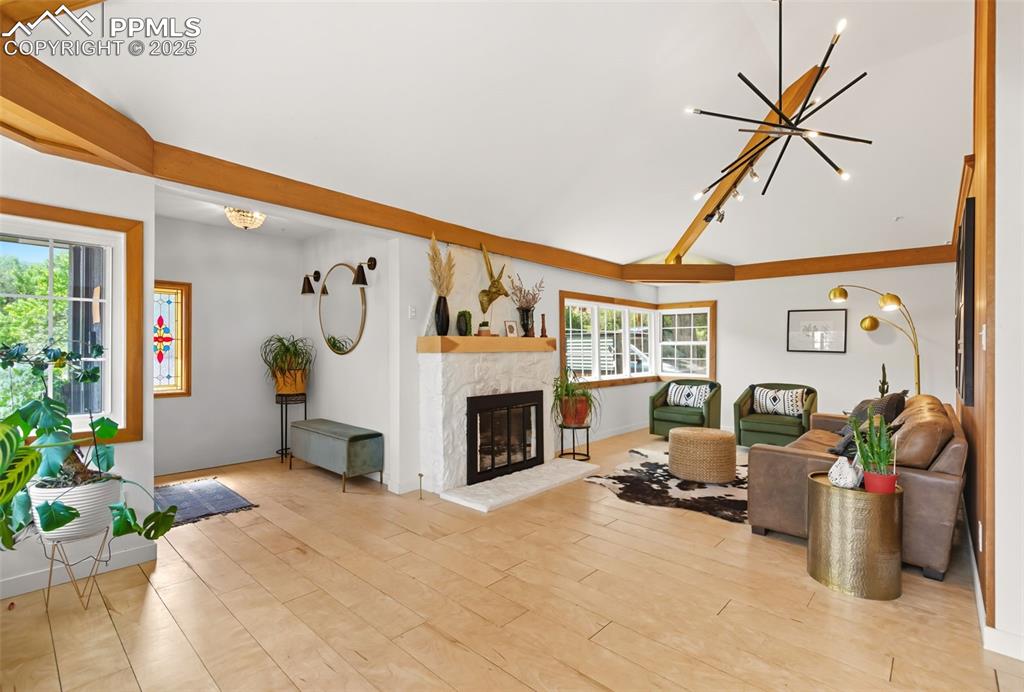 Image 15 of 49: Beautiful birch plank floors