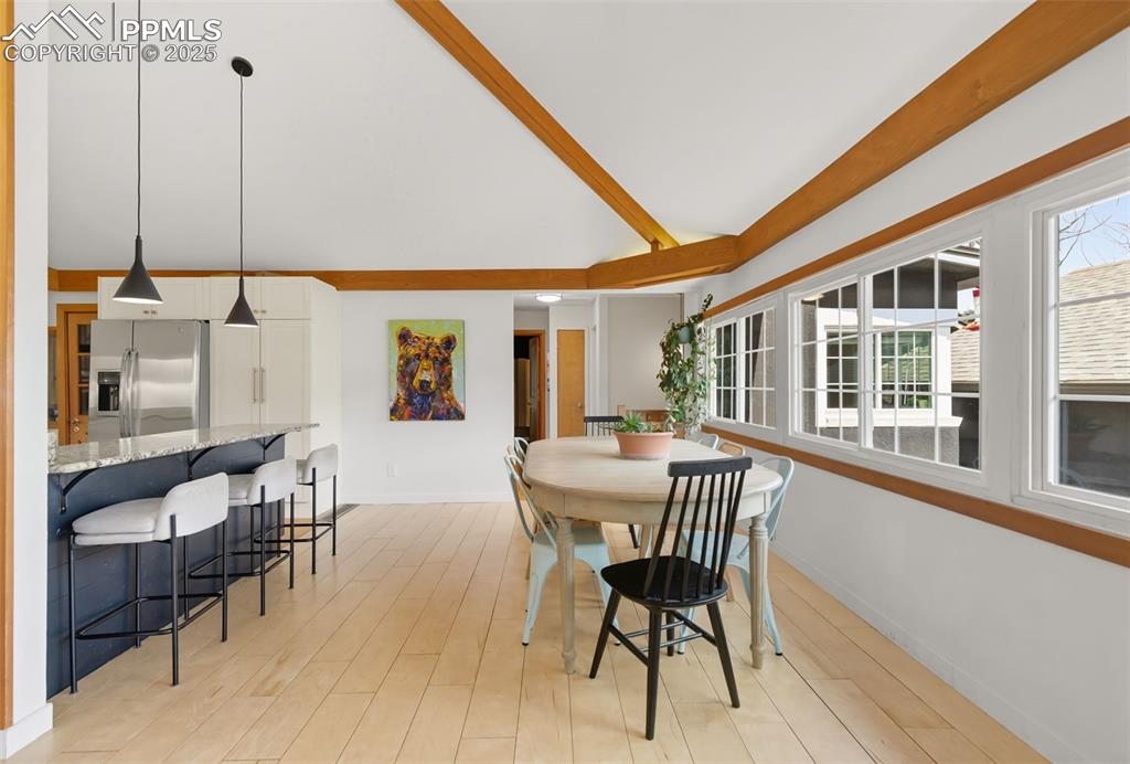 Image 18 of 49: Dining Area