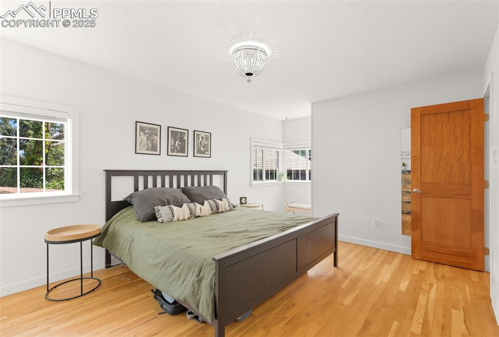 Image 24 of 49: Bedroom