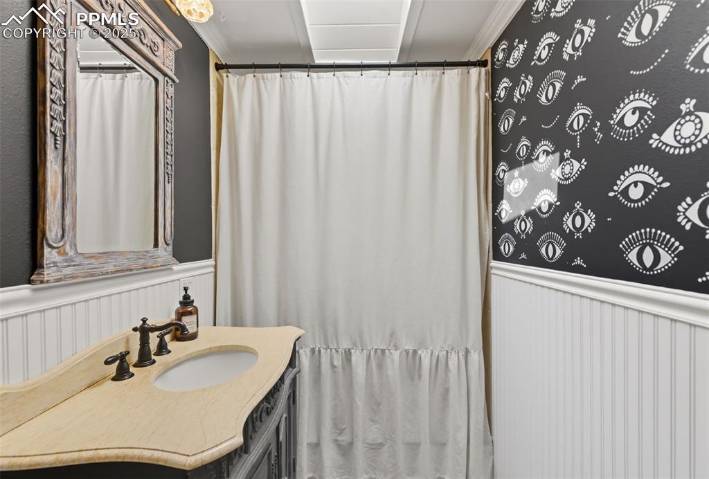 Image 25 of 49: Remodeled bathroom with granite floors and skylight