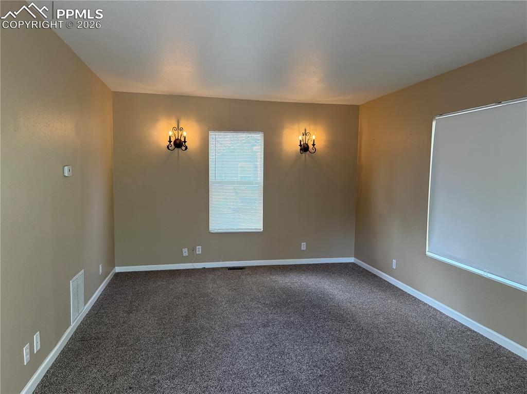 Image 3 of 9: Living Room