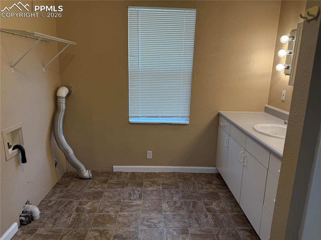 Image 9 of 9: Laundry