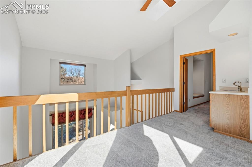 Image 22 of 50: Loft