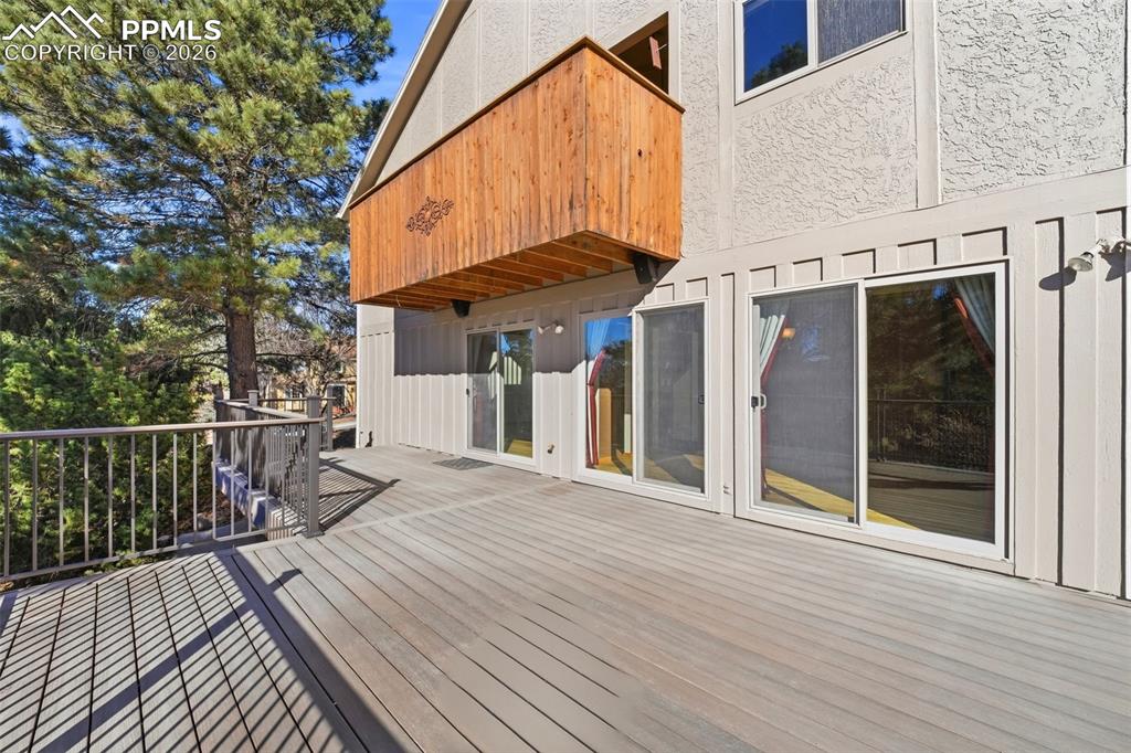 Image 43 of 50: Deck