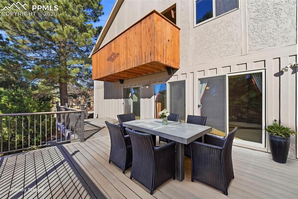 Image 44 of 50: Deck