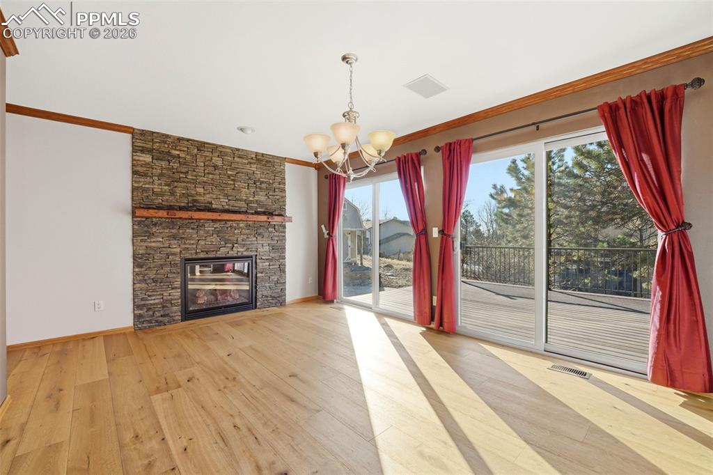 Image 6 of 50: Dining Room