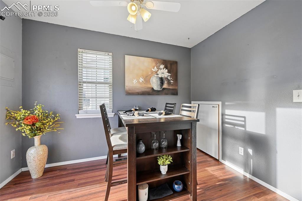 Image 10 of 22: Dining Area