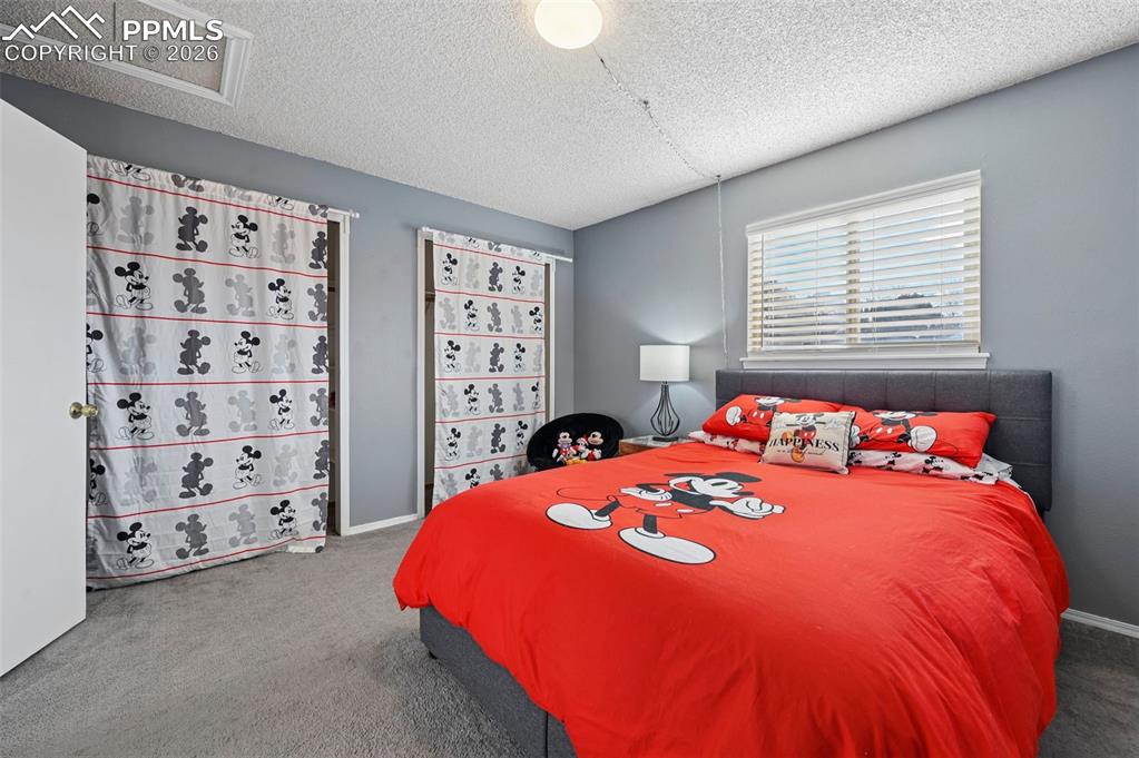 Image 18 of 22: Bedroom