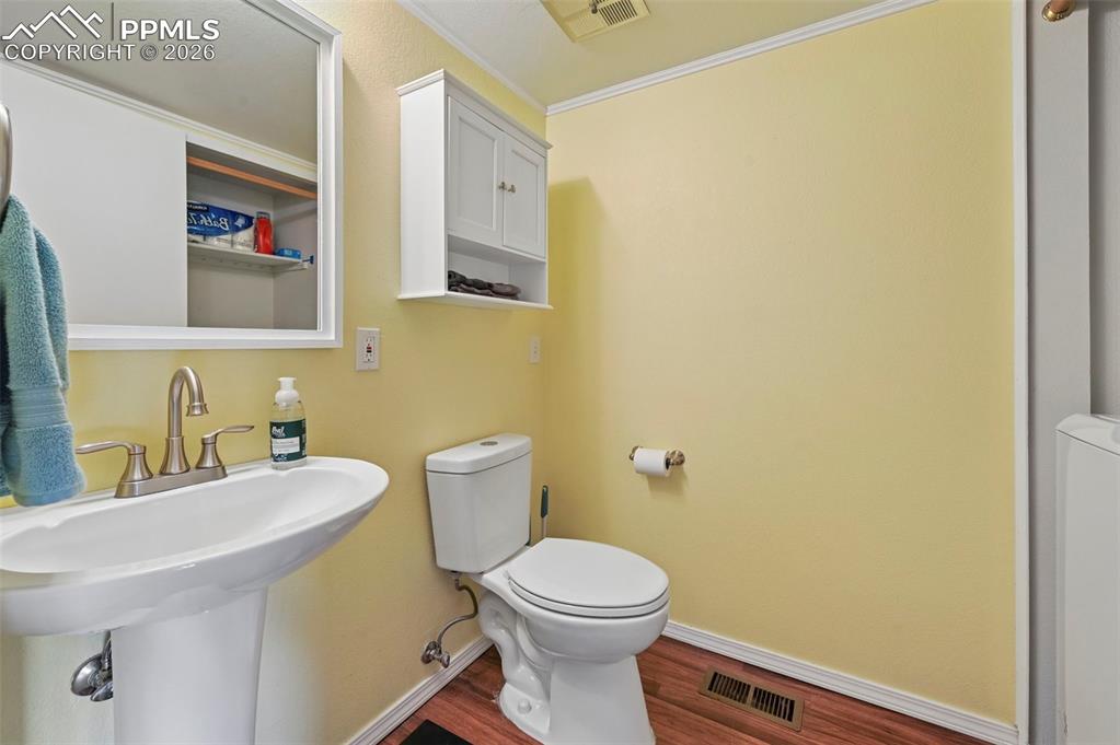 Image 8 of 22: Bathroom