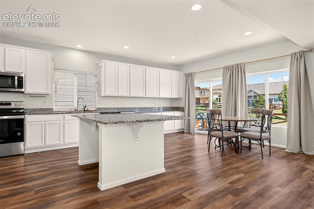 Image 12 of 49: Kitchen