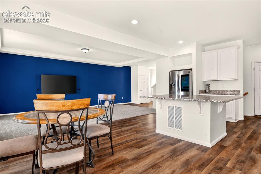 Image 13 of 49: Dining Area