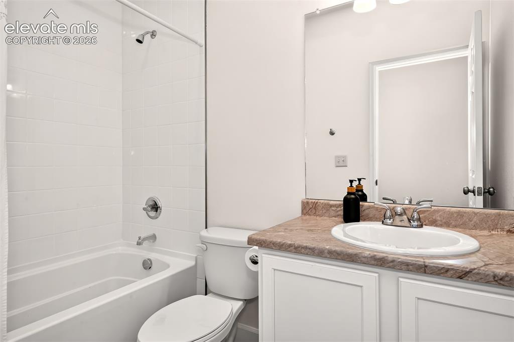 Image 40 of 49: Bathroom