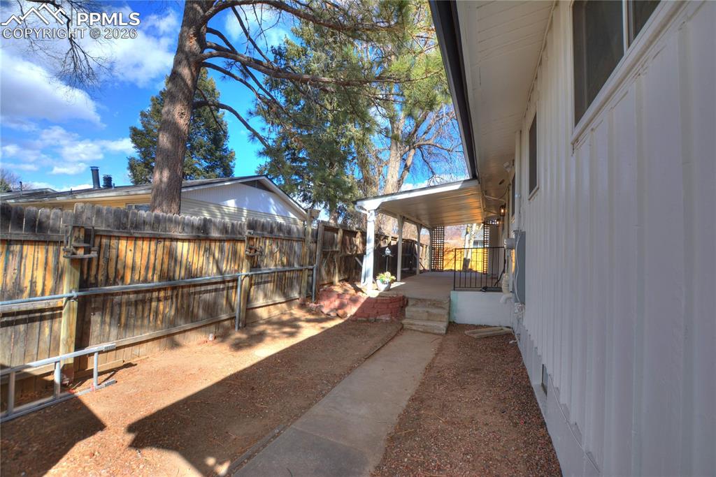 Image 13 of 33: Yard