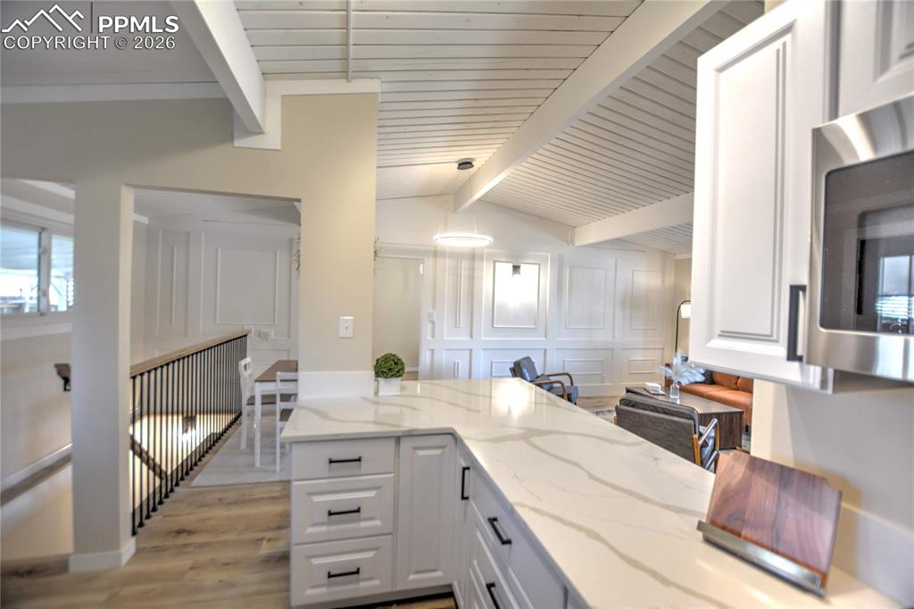 Image 18 of 33: Kitchen