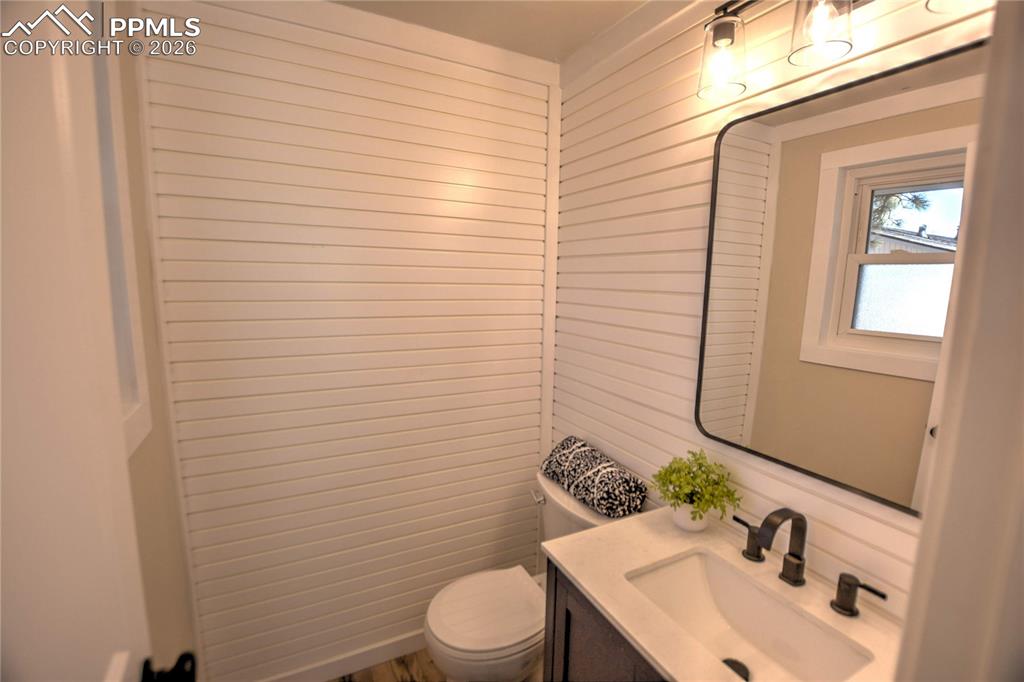 Image 24 of 33: Bathroom