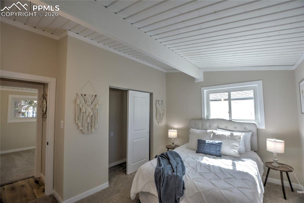 Image 25 of 33: Bedroom