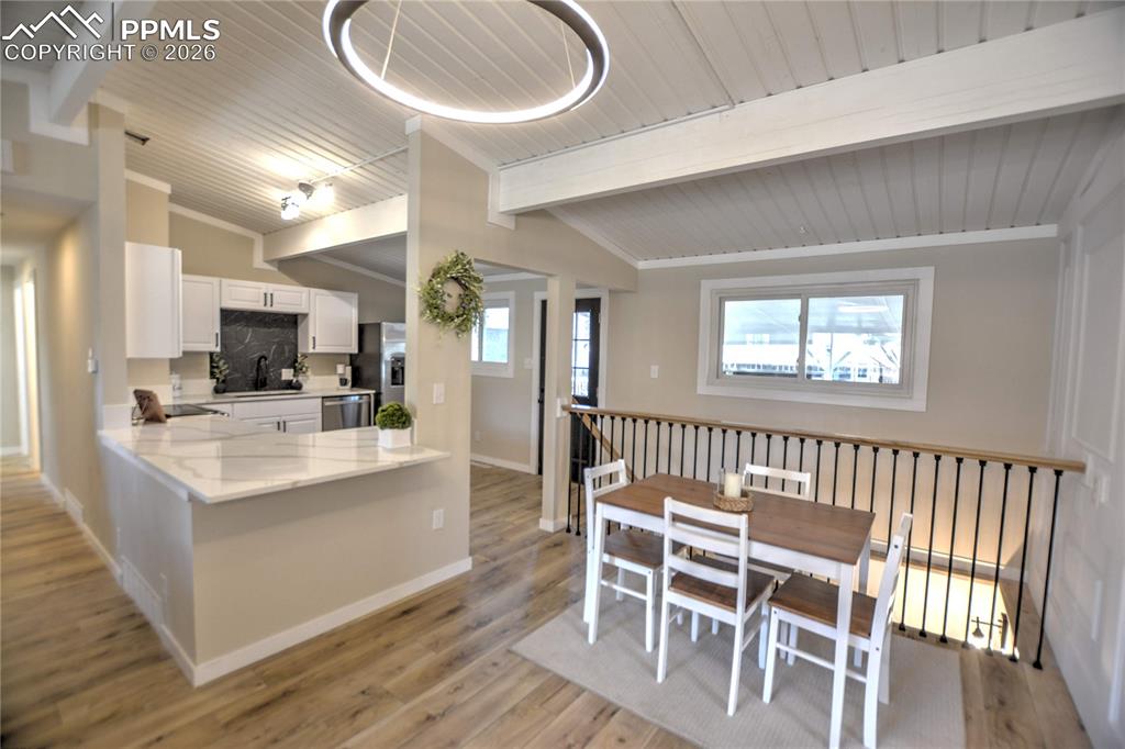 Image 5 of 33: Kitchen