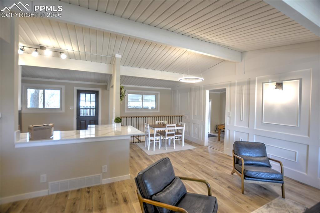 Image 7 of 33: Sitting Room