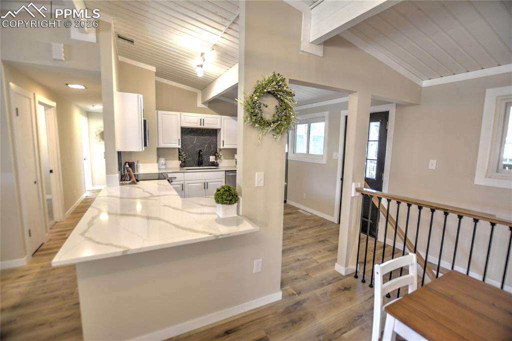 Image 9 of 33: Kitchen