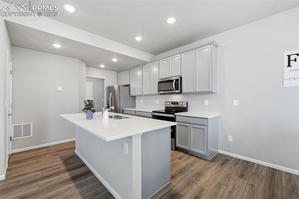 Image 14 of 33: Kitchen